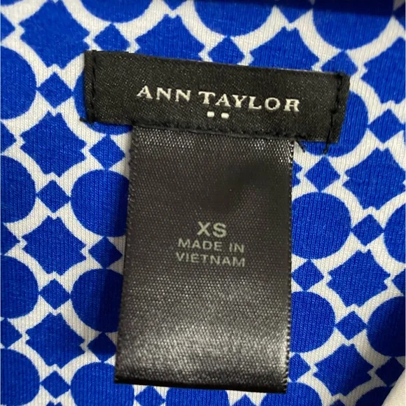 Ann Taylor Factory Size XS Sleeveless V Neck Dress Blue White Belt Midi Office - Picture 2 of 12